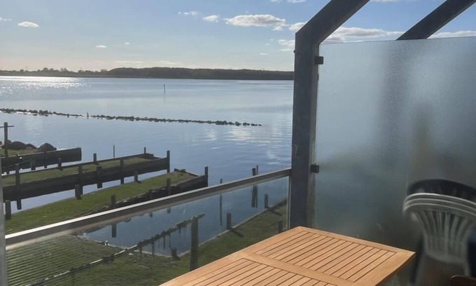 Maasholm Apartment | Schleiseits vacation apartment directly on the water
