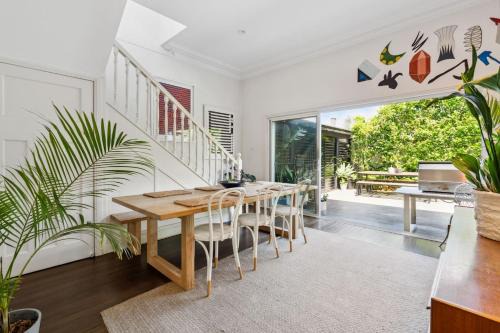 Randwick House | Schneiderhaus - Bold & Bright by Centennial Park