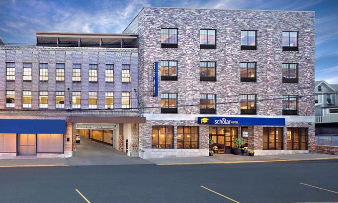 Morgantown Hotel | Scholar Morgantown, Tapestry Collection by Hilton