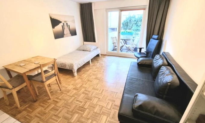 Schwabing-West Apartment | Schwabing Studio with Garden Views