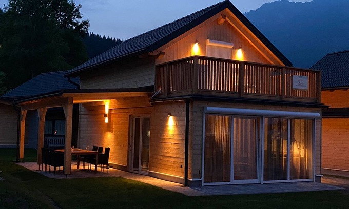 Kotschach-Mauthen Ski Chalet | Schwalmhütte - Newly built chalet directly on the ski slope