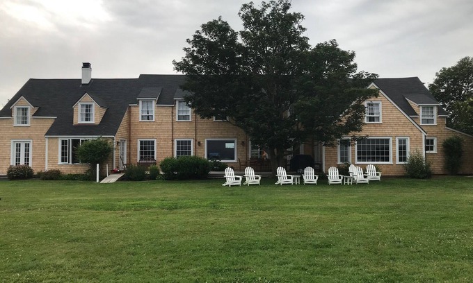 Siasconset House | Sconset vintage mansion ON bluff- direct to beach nSteps to village + more beach