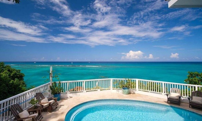 Ocho Rios Villa | Scotch on the Rocks -WATERFRONT! CHEF! STAFF! FAMILY FRIENDLY! POOL! KAYAKS!