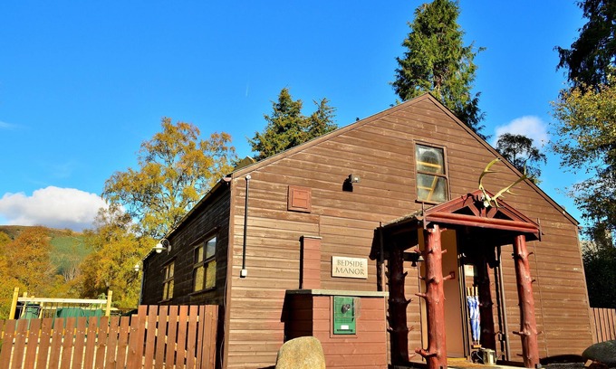 Braemar Cabin | Scottish cabin-style cottage with large garden in Braemar village