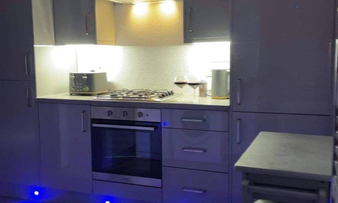 Perth Apartment | Scottish Stunning Stay With Free Parking