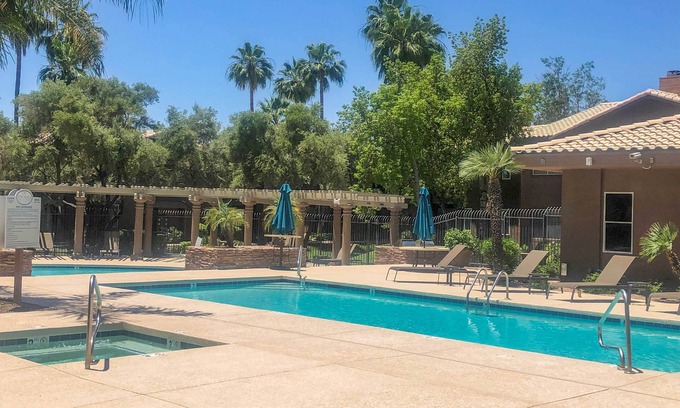 Paradise Valley Village Condo | Scottsdale Condo w/Pool: Walk to Kierland Resort
