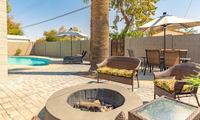 Papago Parkway House | Scottsdale Escape With Private Heated Pool!