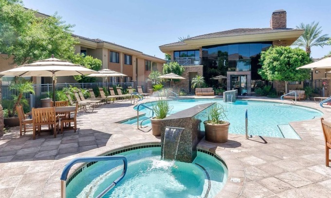 Desert View Village Condo | Scottsdale Oasis Condo near golf and shopping