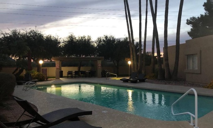 South Scottsdale House | Scottsdale Paradise - shopping, restaurants, trails, golf courses & more nearby