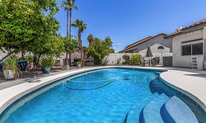 Paradise Park Vista House | Scottsdale Retreat 4 BR/3 BA # Pool #Lovely Backyard # Wifi # AC #