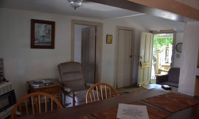 Morehead City Cabin | SCUBA diving lodge in Beaufort! Free wifi and Cable TV