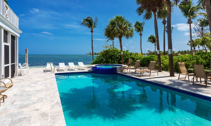 Rum Point House | Sea 2 Infinity: Beach House w/Pool + Spa & 2 Free Paddleboards; Walk to Rum Point Club!