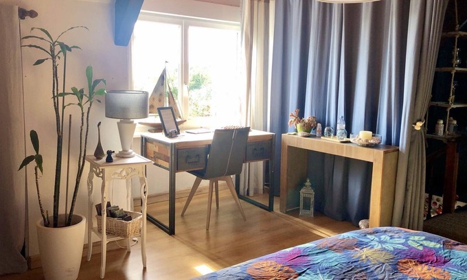 Groix Bed & Breakfast | Sea and garden view room