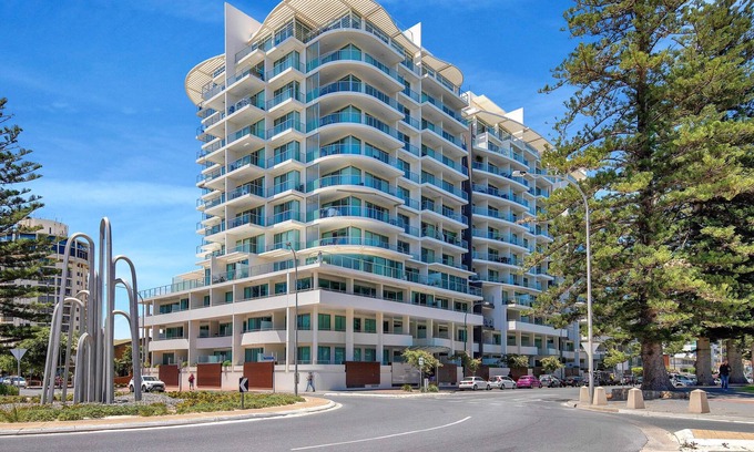 Glenelg Apartment | Sea and Park Deluxe Glenelg