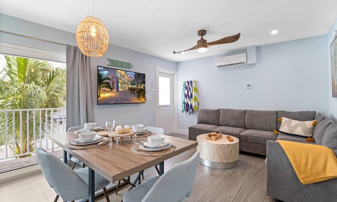 Siesta Key Village House | Sea Angel | Pet Friendly, Located in Siesta Key Village, Steps to Siesta Key Beach!
