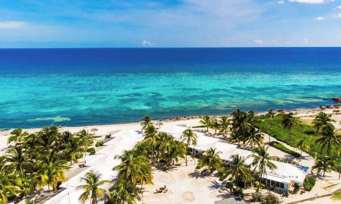 Rum Point Condo | Sea Biscuit 1BR Oceanfront at The Sea Lodges