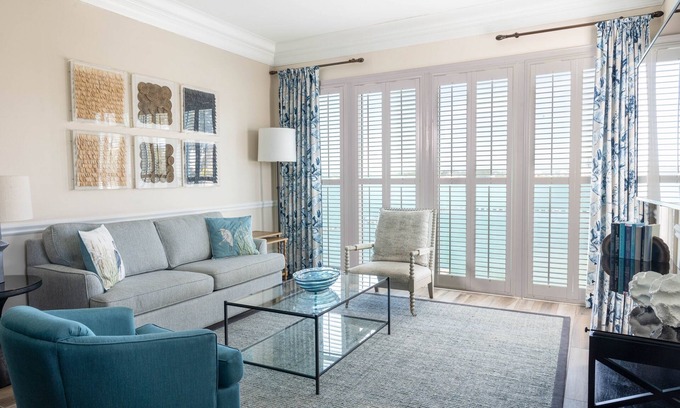 Historic Seaport Hotel | Sea Breeze 2 Bedroom Oceanfront Suite at The Pier House Resort & Spa