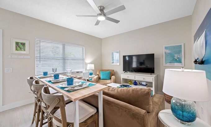 Indian Rocks Beach Condo | Sea Breeze 2 - Completely Renovated & 1 Block to the Beach!