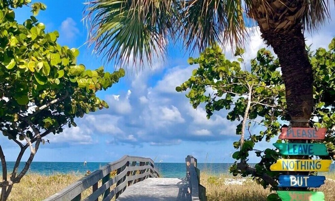 Indian Rocks Beach Condo | Sea Breeze 5 - Walk to Indian Rocks Beach-Kolb Park across the street!
