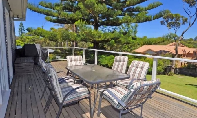 Mollymook Beach House | Sea Breeze Beach Shack