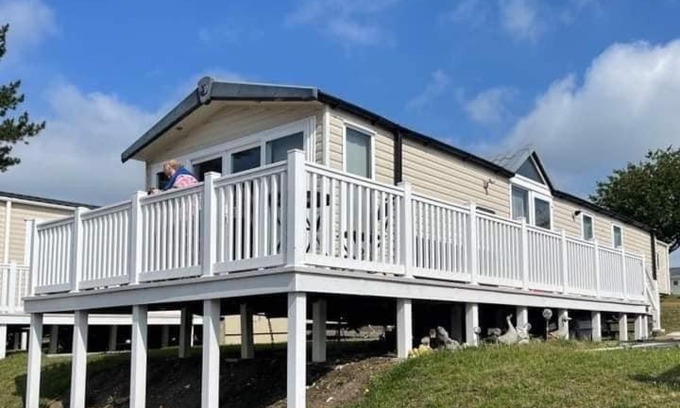 Hamworthy Resort | Sea Breeze Cabin