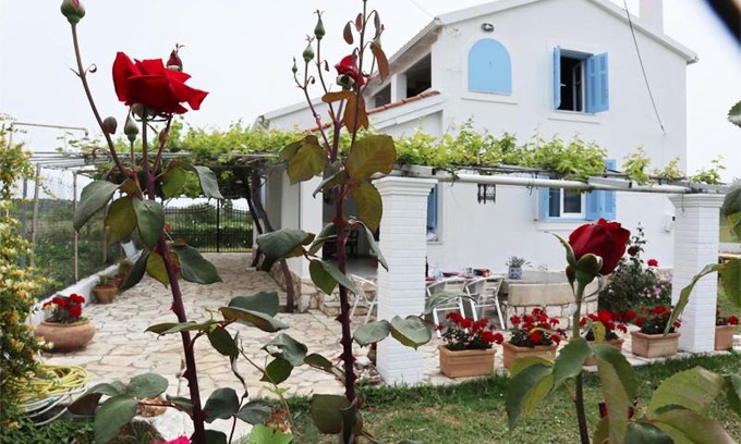 Almiros Beach Villa | Sea Breeze Coastal House-in Almyros Beach