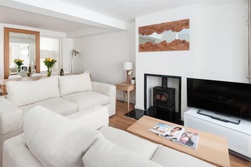 Montpelier House | Sea Breeze Cottage with Parking by MyHolidayLet