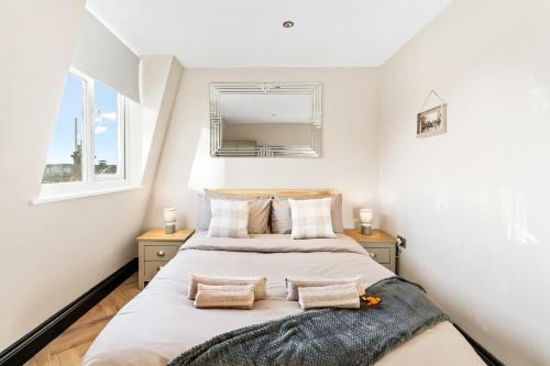 Brighton Apartment | Sea Breeze Escape