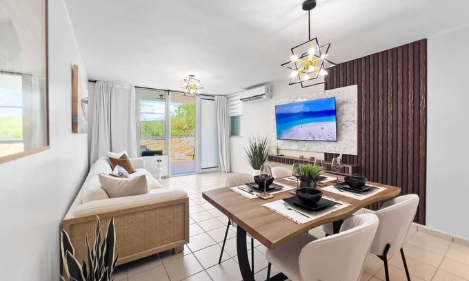 Machos Villa | Sea Breeze Escape | Sleeps 7 + Pool in Ceiba