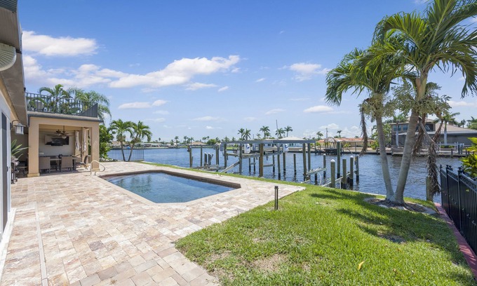 Yacht Club House | Sea Breeze Hideaway