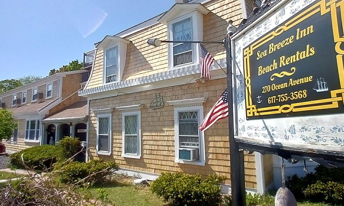 Hyannis House | Sea Breeze Inn