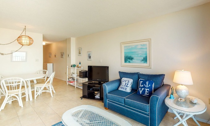 Bethany Beach Condo | Sea Colony 7th floor condo with ocean veiw, pool, basketball court & gym