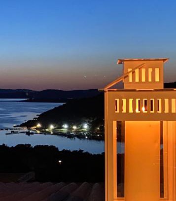 Costa Serena Ski Chalet | Sea Cottage overlooking Seagull Island
