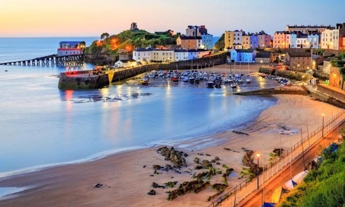 Tenby House | Sea Crest, Beautiful home in Tenby with sea views