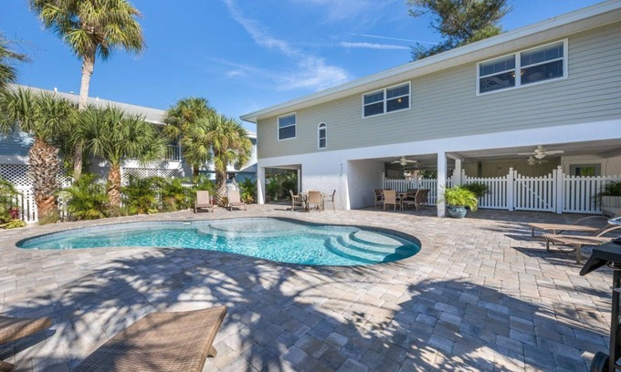 Siesta Key House | Sea Esta | Walking Distance to Siesta Key Beach & Village w/Heated Pool & Outdoor Dining