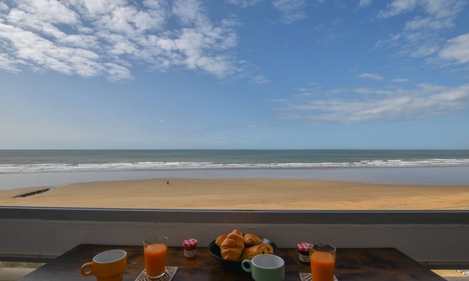 Saint-Hilaire-de-Riez Apartment | Sea-facing apartment - garage included