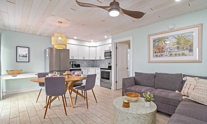 Siesta Key Village House | Sea Foam | Pet Friendly, Located in Siesta Key Village, Steps to Siesta Key Beach!