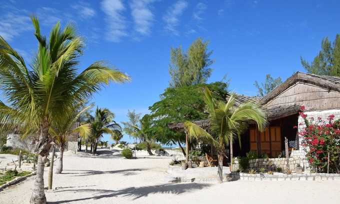 Andavadoaka Hotel | Sea Front Bungalow and Italian Chef