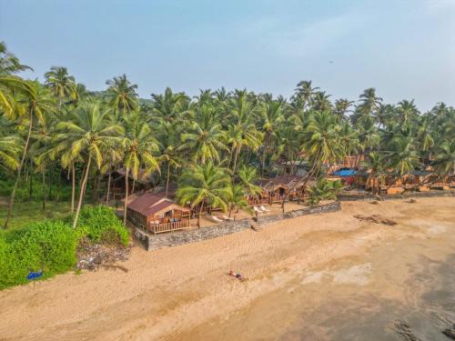 Cola Resort | Sea Front Cottage Little Khola