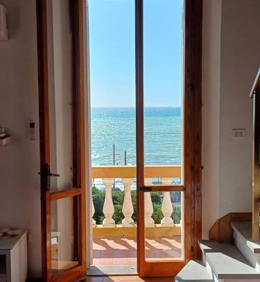 Castiglioncello Apartment | Sea-front loft in Liberty villa