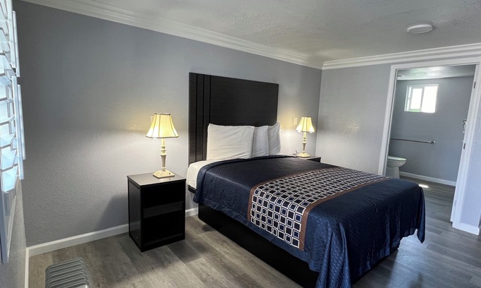 Downtown Hotel | Sea Garden Inn