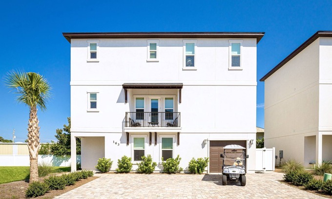 Miramar Beach House | Sea Glass: Free golf cart, 2min to beach, Heated pool steps away, Bunk rooms