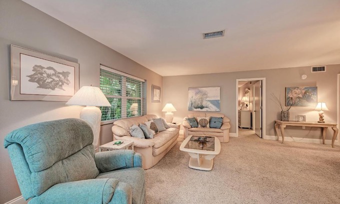 Whitney Beach Apartment | Sea Grape Inn 7 - BEACHFRONT Property