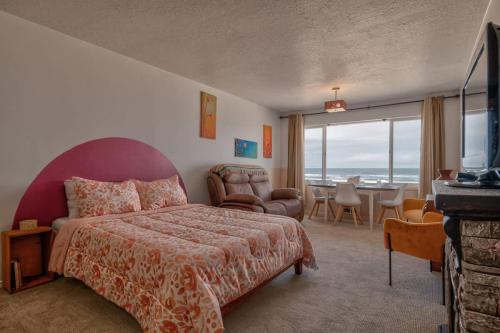 Lincoln City House | Sea Gypsy Rentals - Oceanfront Suite - Top Floor