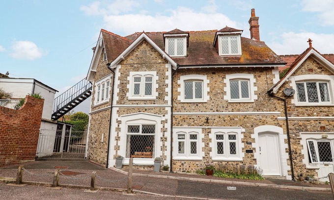 Beer Cottage | SEA HAVEN, character holiday cottage in Beer