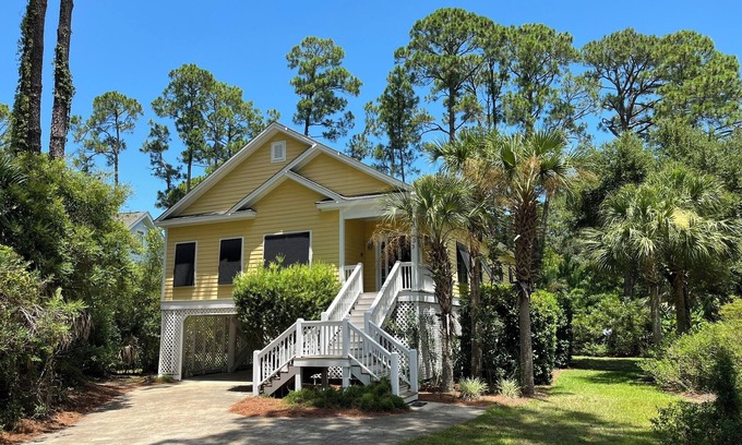 Oceanmarsh Subdivision House | Sea Island Cotton (Golf Cart & Internet) 2 car passes with full-week rental!