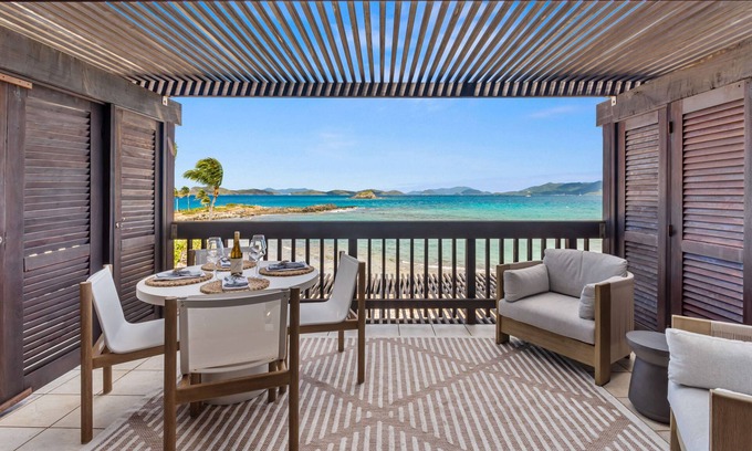 Frydendal Condo | Sea La Vie 2025 Renovated On Sapphire Beach King Bed