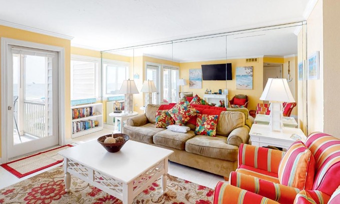 Crystal Beach Hotel | Sea Loft 103B