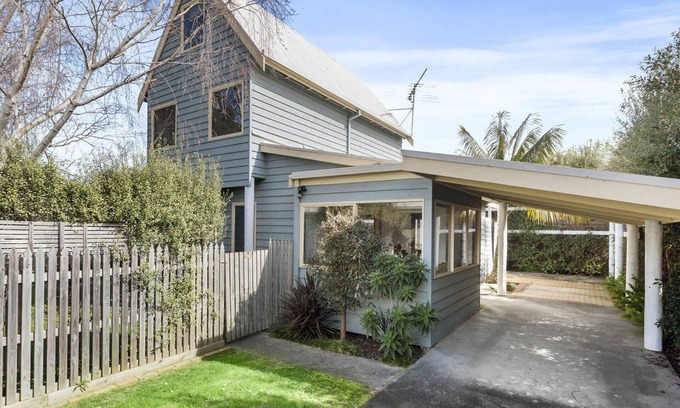 Apollo Bay House | Sea Loft - Central & Private