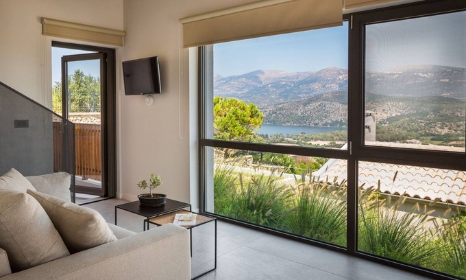 Khelmata Apartment | SEA (Loft suite with heated outdoor jacuzzi)